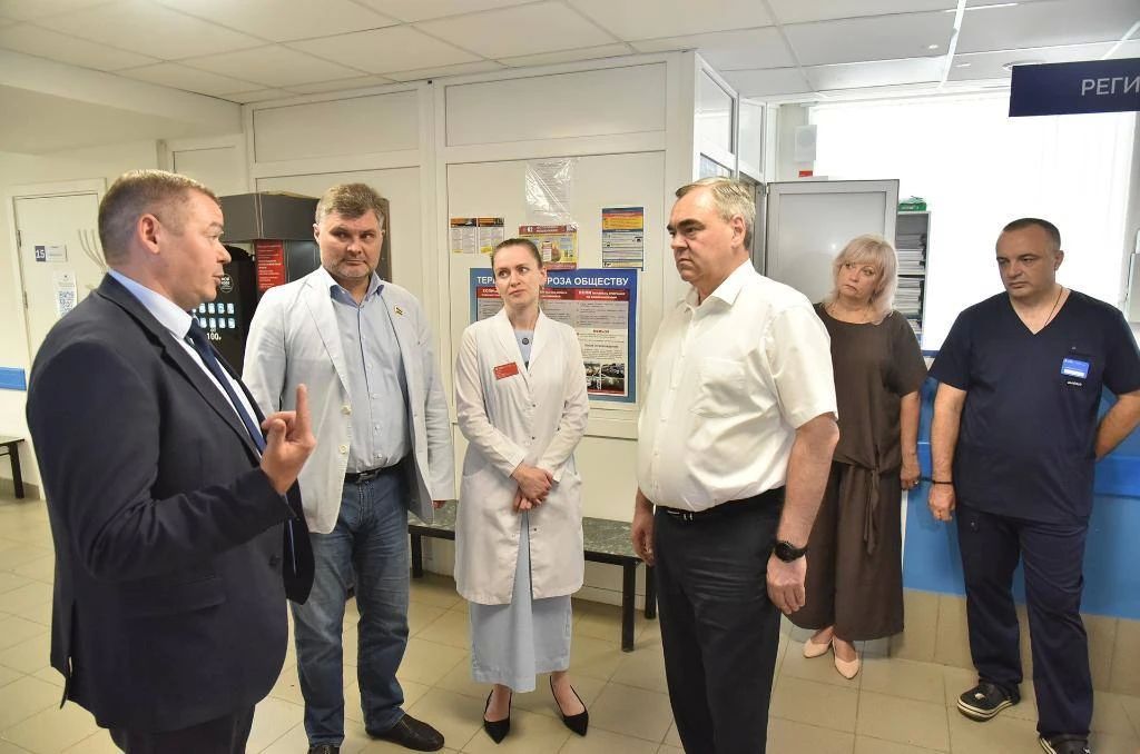 Заместитель Председателя Законодательного Собрания Ростовской области Игорь Гуськов, депутаты донского парламента Сергей Рожков и Сергей Ярошенко, а также депутат Государственной Думы от Ростовской области Лариса Тутова... Заместитель Председателя Законодательного Собрания Ростовской области Игорь Гуськов, депутаты донского парламента Сергей Рожков и Сергей Ярошенко, а также депутат Государственной Думы от Ростовской области Лариса Тутова...