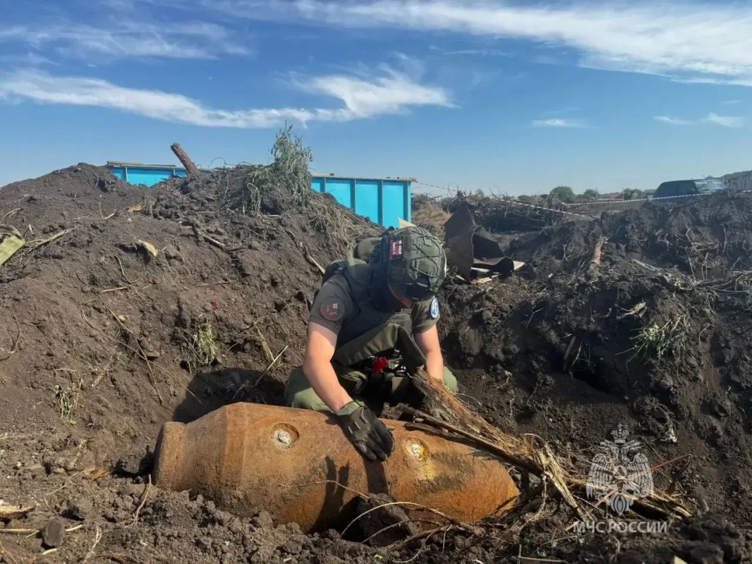 Две авиабомбы обезвредили саперы в Мясниковском районе Две авиабомбы обезвредили саперы в Мясниковском районе