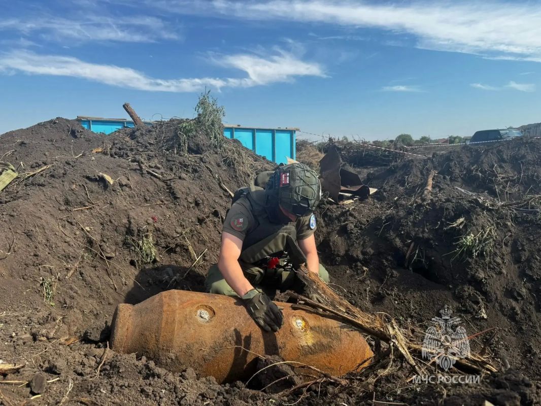 Немецкие авиабомбы времён ВОВ взорвали под Ростовом Немецкие авиабомбы времён ВОВ взорвали под Ростовом