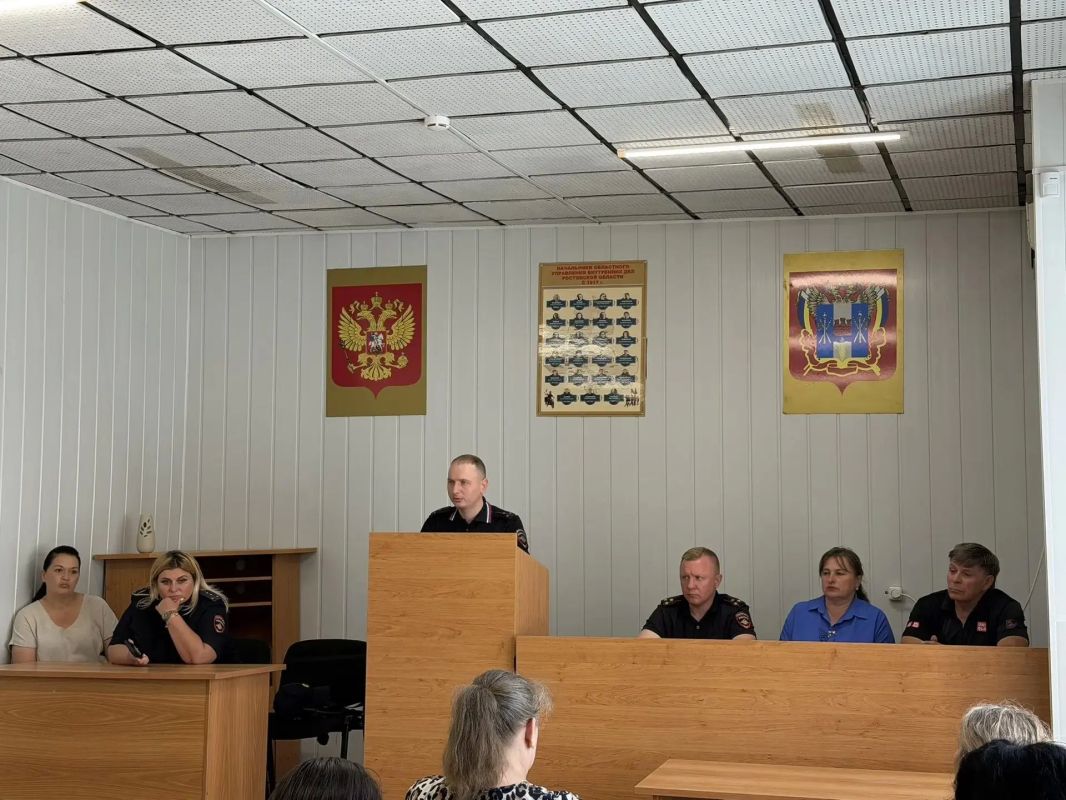 Профилактика в летний сезон: Полиция Таганрога организовала встречу с родителями, состоящими на учете Профилактика в летний сезон: Полиция Таганрога организовала встречу с родителями, состоящими на учете