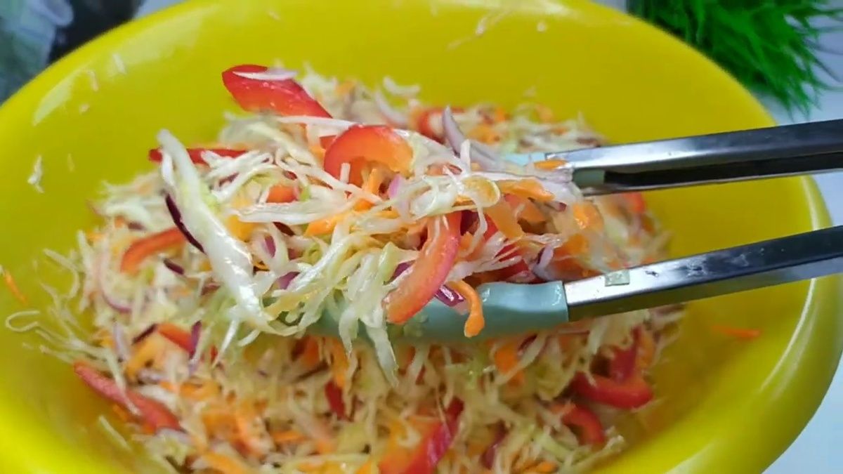 Летний капустный салат: рецепт, который порадует вкусом и долголетием