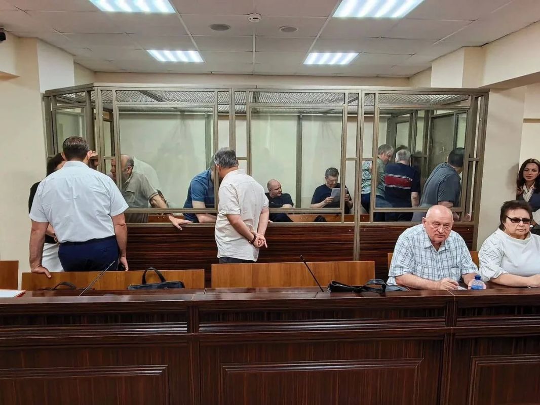 Суд в Ростове-на-Дону огласил приговор по делу о нелегальных рынках в Аксайском районе Суд в Ростове-на-Дону огласил приговор по делу о нелегальных рынках в Аксайском районе