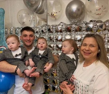 Родители редкой тройни рассказали, как умудряются отдыхать с детьми Родители редкой тройни рассказали, как умудряются отдыхать с детьми