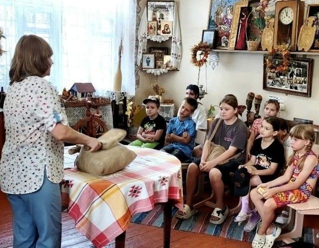 В Шахтах прошла познавательная викторина для подрастающего поколения, объединившая историю и традиции В Шахтах прошла познавательная викторина для подрастающего поколения, объединившая историю и традиции