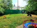 На детских площадках города идёт уборка мусора, покос травы - важно, чтобы места для игр были чистыми и безопасными для ребят