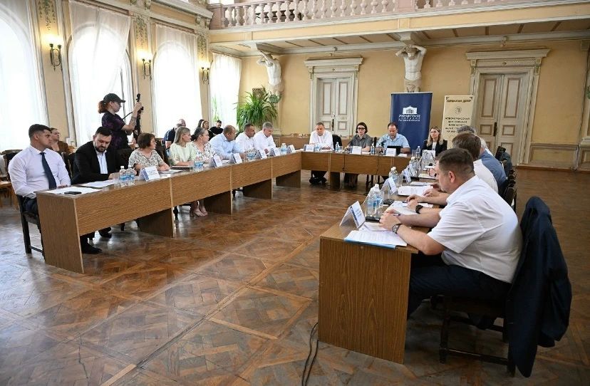 В центральной городской библиотеке имени Пушкина состоялось выездное заседание круглого стола на тему «Восстановление памятников архитектуры: упрощение правил без потери качества» В центральной городской библиотеке имени Пушкина состоялось выездное заседание круглого стола на тему «Восстановление памятников архитектуры: упрощение правил без потери качества»