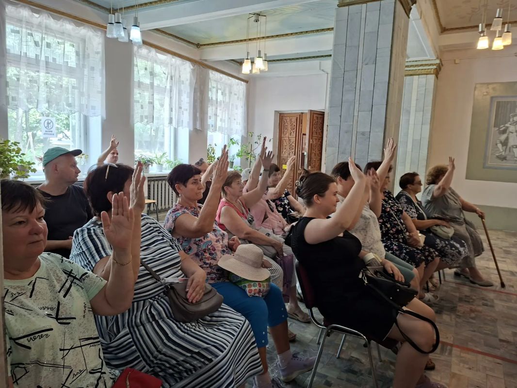 В Шахтах обсудили капитальный ремонт клуба «Планета» в рамках проекта поддержки местных инициатив В Шахтах обсудили капитальный ремонт клуба «Планета» в рамках проекта поддержки местных инициатив