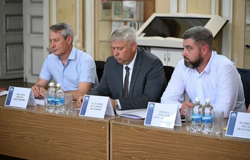 В центральной городской библиотеке имени Пушкина состоялось выездное заседание круглого стола на тему «Восстановление памятников архитектуры: упрощение правил без потери качества» В центральной городской библиотеке имени Пушкина состоялось выездное заседание круглого стола на тему «Восстановление памятников архитектуры: упрощение правил без потери качества»