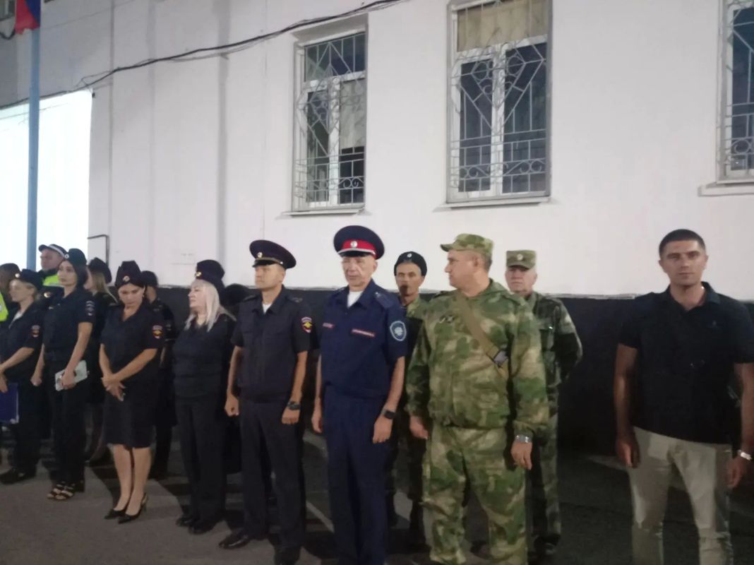 Ночные рейды: в охране порядка в Шахтах задействованы полиция и казаки Ночные рейды: в охране порядка в Шахтах задействованы полиция и казаки