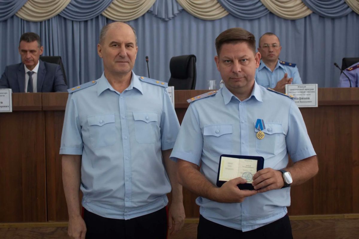 Начальник управления генерал-лейтенант полиции Виктор Шметков отметил, что данные результаты подтверждают профессионализм и эффективность Управления в обеспечении правопорядка и безопасности на транспортных объектах региона Начальник управления генерал-лейтенант полиции Виктор Шметков отметил, что данные результаты подтверждают профессионализм и эффективность Управления в обеспечении правопорядка и безопасности на транспортных объектах региона