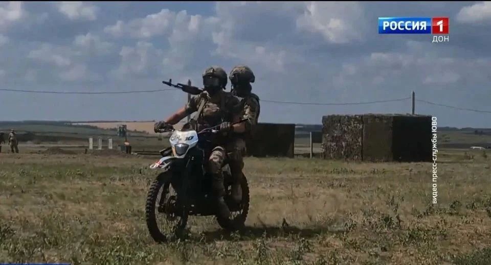 Навыки по ведению штурма в условиях городской застройки освоили военнослужащие, которые заключили первый контракт с Минобороны России