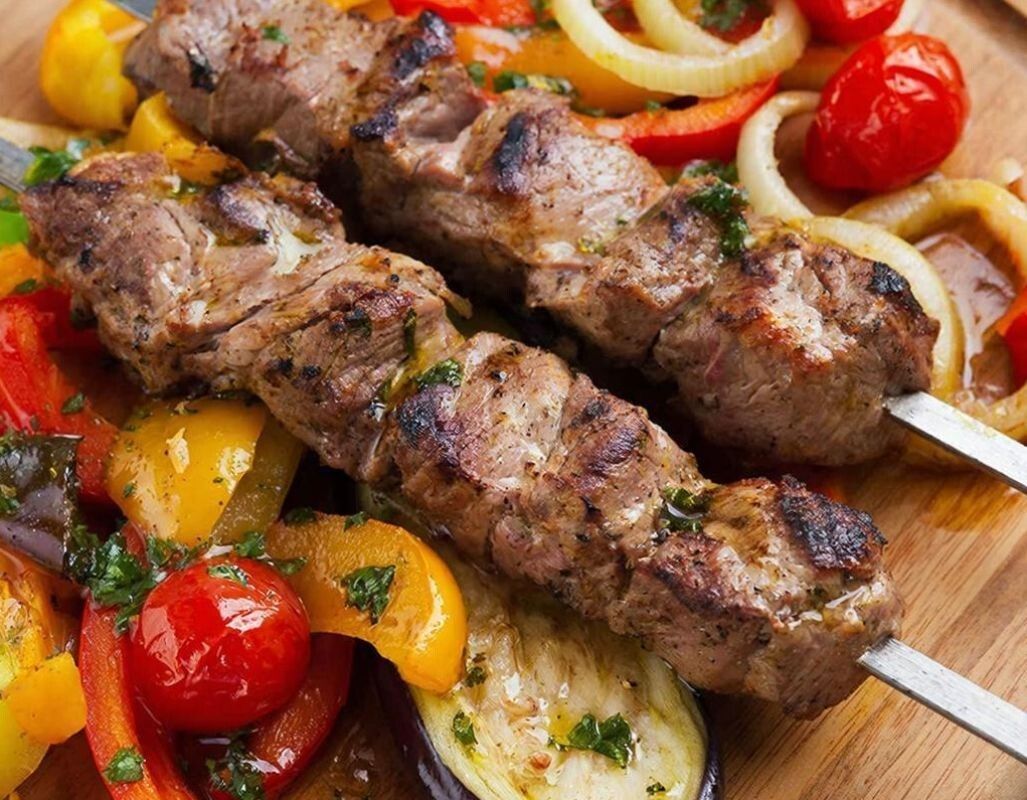 Лучшие гарниры к шашлыку для майских праздников