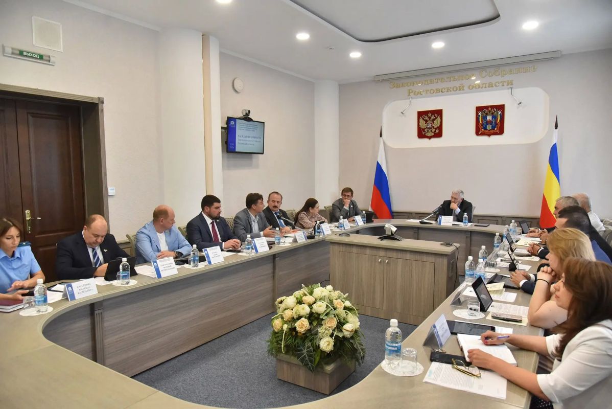 Комитет донского парламента по строительству одобрил официальные разъяснения отдельных положений областного закона, в соответствии с которым часть полномочий в сфере градостроительства и земельных отношений от органов...