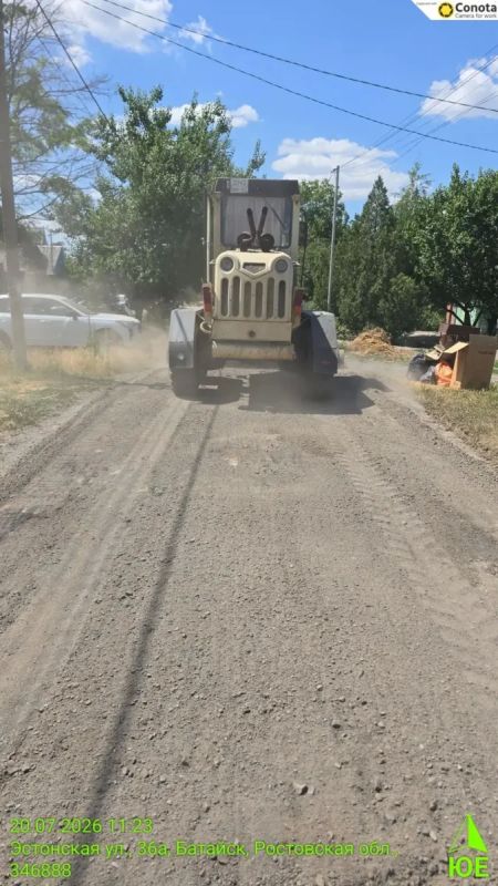 В Батайске продолжается грейдирование дорог по обращениям жителей В Батайске продолжается грейдирование дорог по обращениям жителей