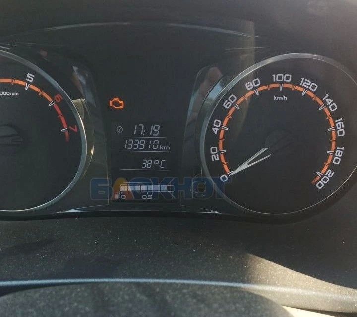 Температура в салоне автомобиля в Ростове почти достигла +40 градусов
