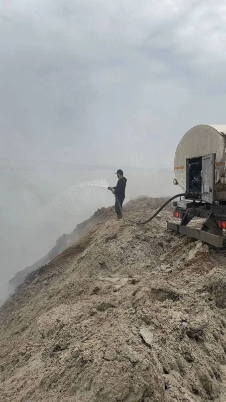 Площадь горения на полигоне в городе Шахты сократилась в 2 раза: с 300 до 150 м Площадь горения на полигоне в городе Шахты сократилась в 2 раза: с 300 до 150 м