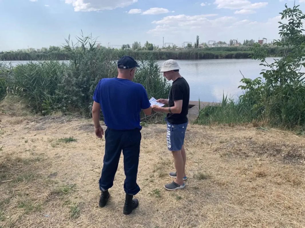 Спасатели напоминают о безопасности у воды и высокой пожарной опасности Спасатели напоминают о безопасности у воды и высокой пожарной опасности