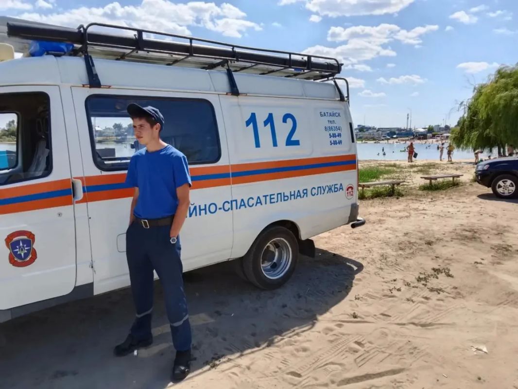 Спасатели напоминают о безопасности у воды и высокой пожарной опасности Спасатели напоминают о безопасности у воды и высокой пожарной опасности