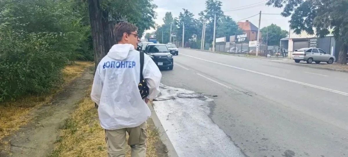 Волонтёры города помогают водителям на АЗС Волонтёры города помогают водителям на АЗС
