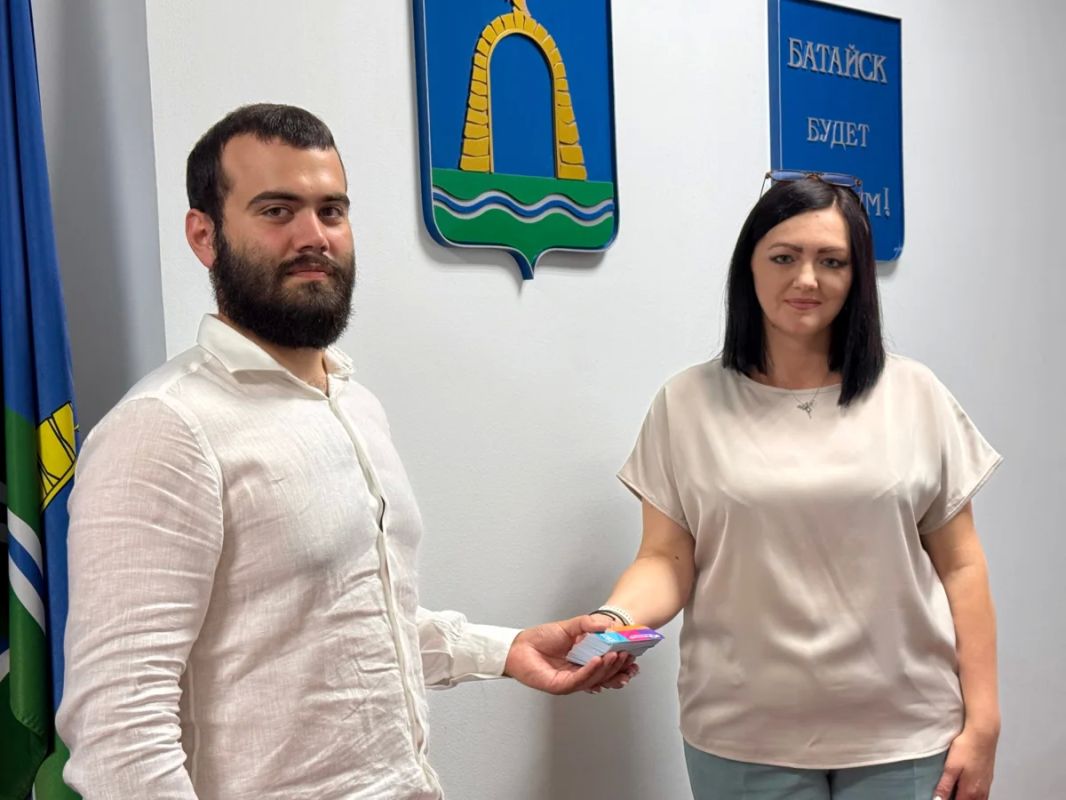 Подопечным филиала фонда «Защитники Отечества» в Батайске передали билеты в аквапарк Подопечным филиала фонда «Защитники Отечества» в Батайске передали билеты в аквапарк