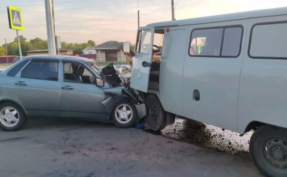 Двое детей и двое взрослых пострадали в ДТП в Ростовской области