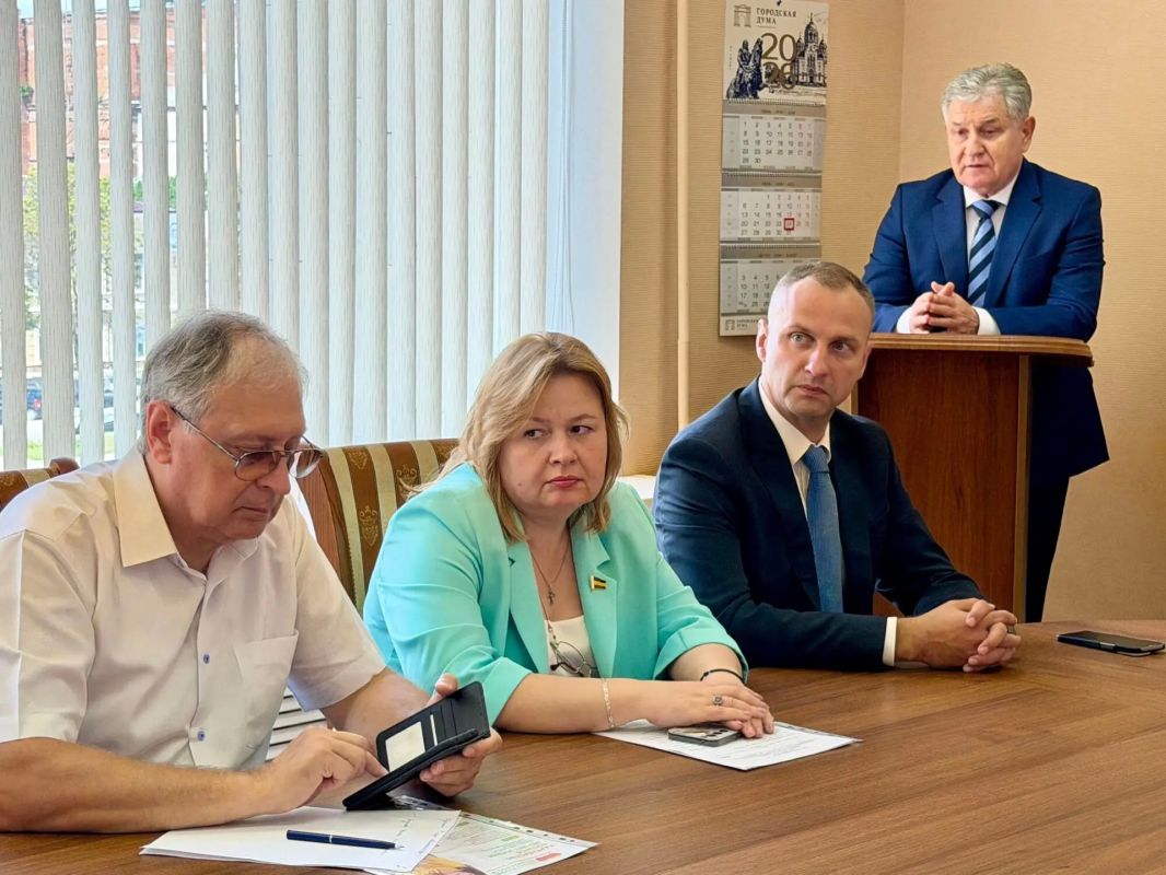 24 июля в малом зале городской Думы прошло общее собрание Совета директоров предприятий и организаций Новочеркасска 24 июля в малом зале городской Думы прошло общее собрание Совета директоров предприятий и организаций Новочеркасска