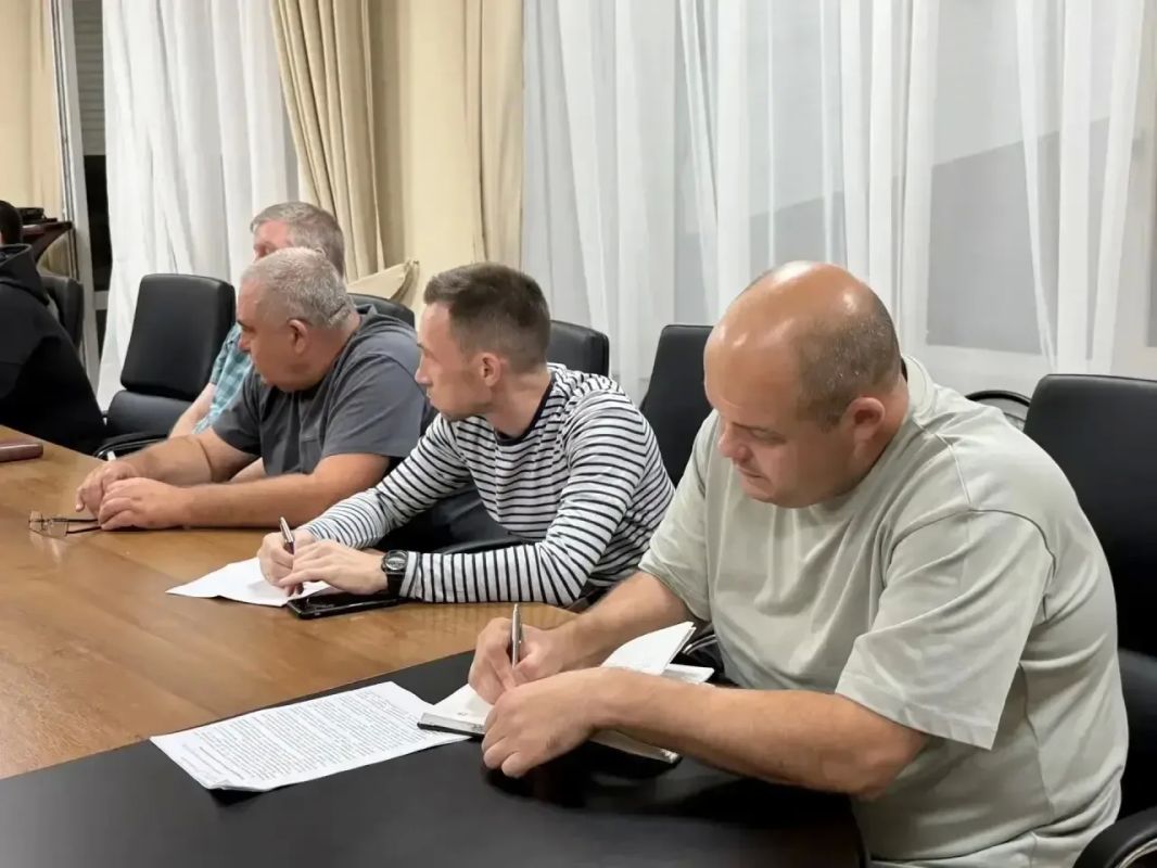 По поручению главы города Павла Исакова исполняющий обязанности главы администрации Константин Хмельницкий провел экстренное совещание по устранению последствий непогоды По поручению главы города Павла Исакова исполняющий обязанности главы администрации Константин Хмельницкий провел экстренное совещание по устранению последствий непогоды