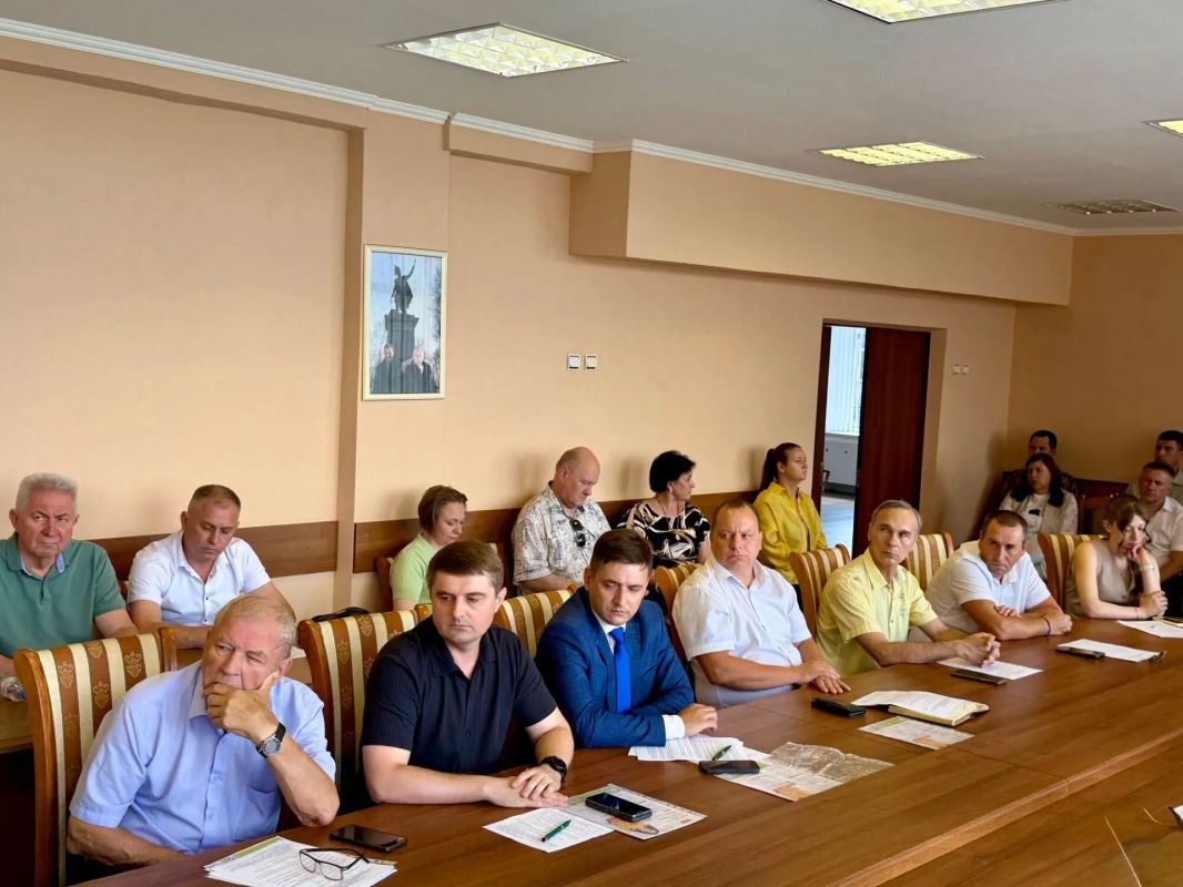 24 июля в малом зале городской Думы прошло общее собрание Совета директоров предприятий и организаций Новочеркасска 24 июля в малом зале городской Думы прошло общее собрание Совета директоров предприятий и организаций Новочеркасска