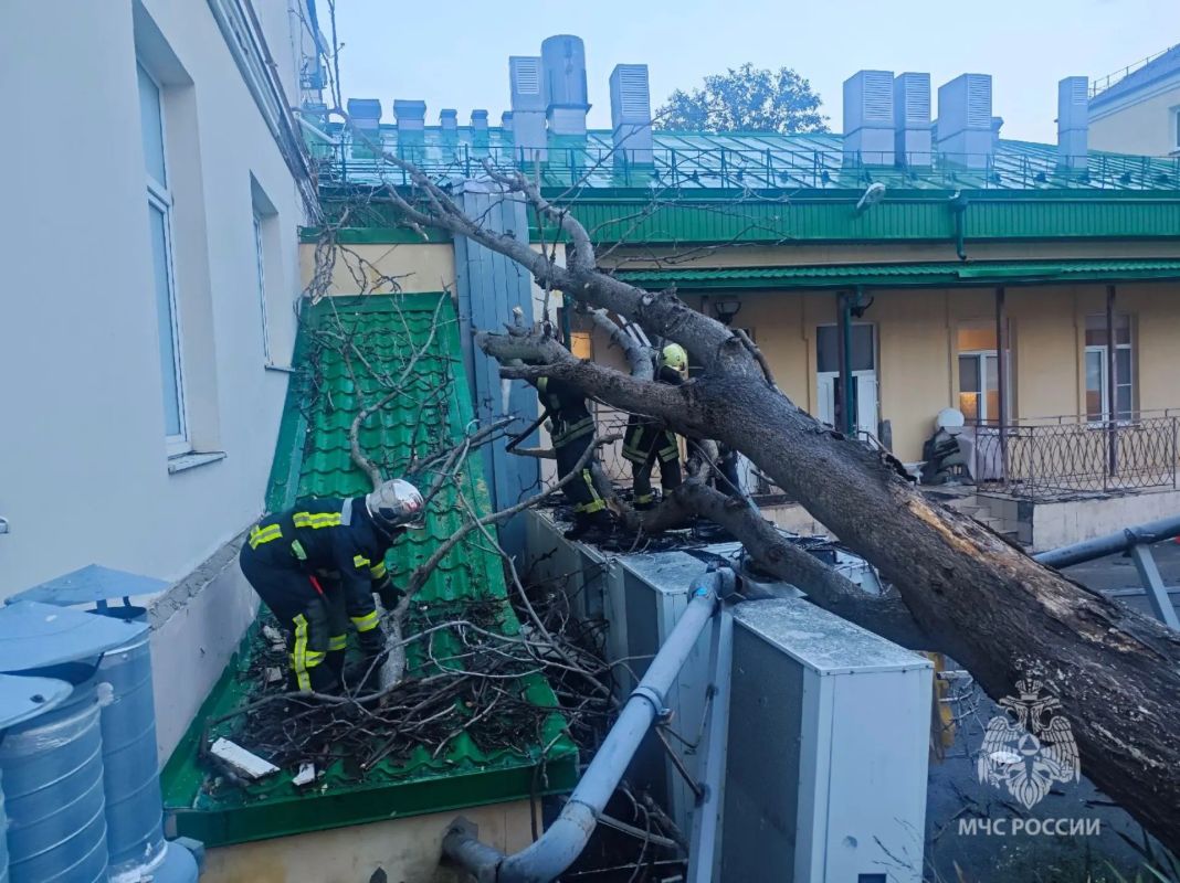 Последствия шторма в Ростовской области ликвидируют 362 специалиста