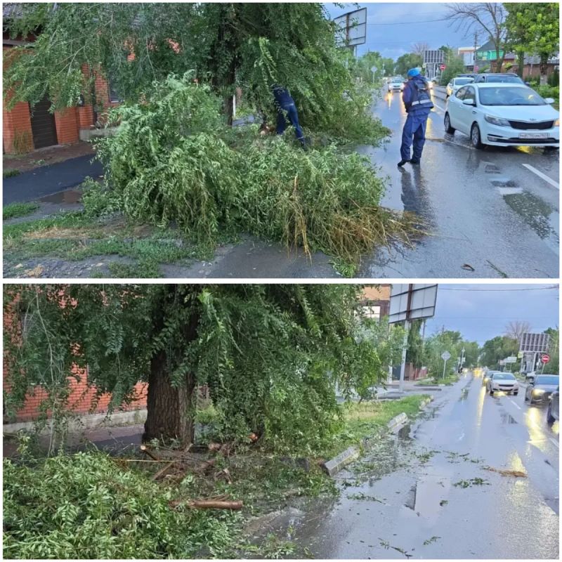Городские службы продолжают устранять последствия непогоды Городские службы продолжают устранять последствия непогоды