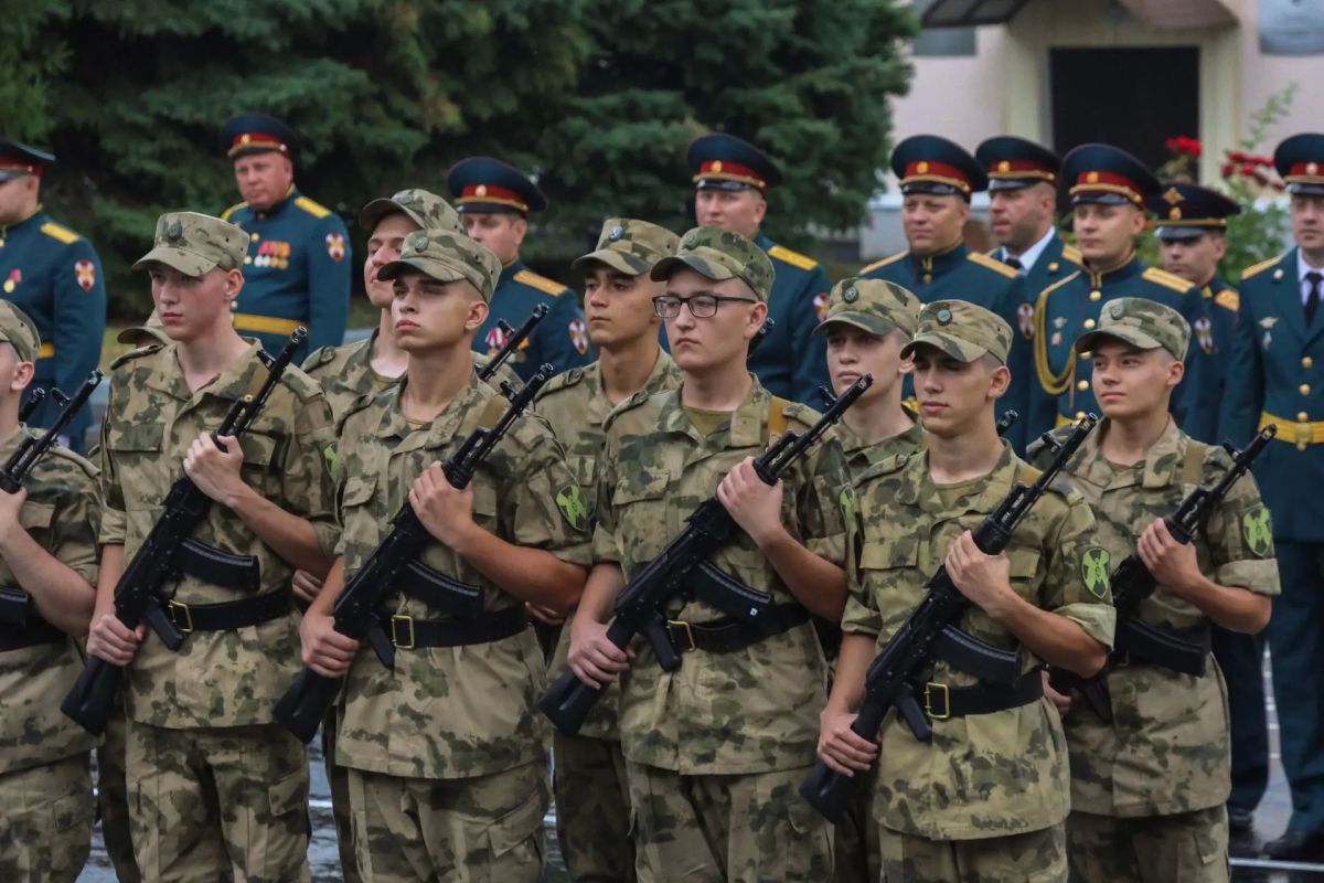 «...Торжественно присягаю на верность своему Отечеству — Российской Федерации!»
