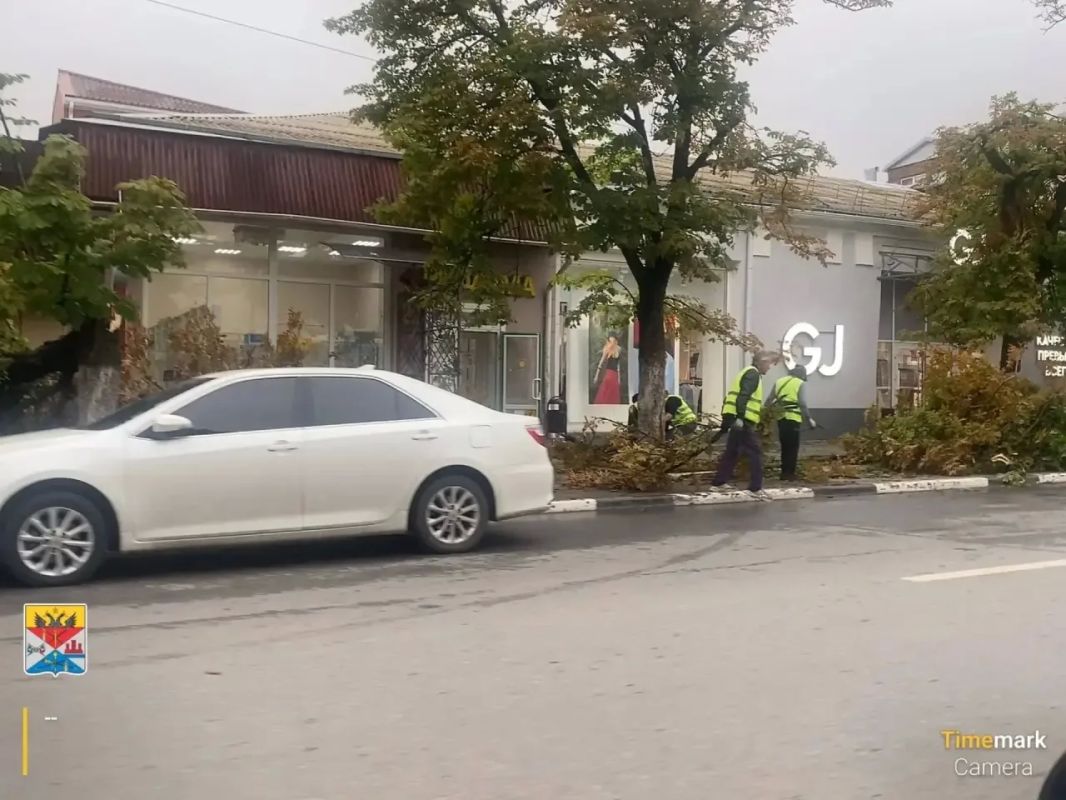 Ситуация в городе остаётся напряжённой изза последствий непогоды Ситуация в городе остаётся напряжённой изза последствий непогоды