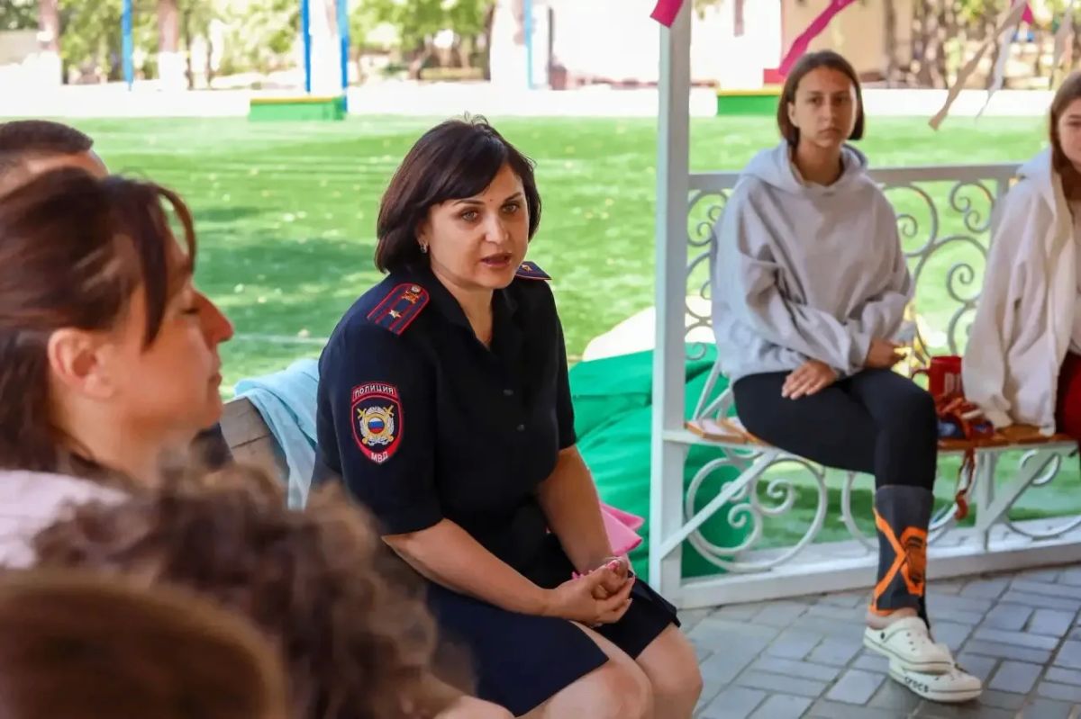 Полицейские Каменского района встретились с детьми в летнем лагере Полицейские Каменского района встретились с детьми в летнем лагере