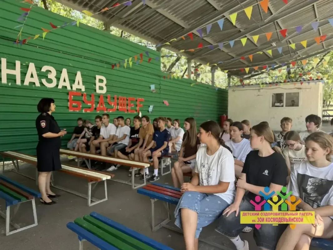 Полицейские Каменского района встретились с детьми в летнем лагере Полицейские Каменского района встретились с детьми в летнем лагере