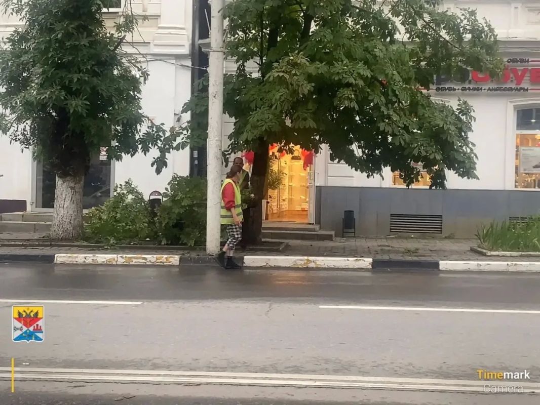 Ситуация в городе остаётся напряжённой изза последствий непогоды Ситуация в городе остаётся напряжённой изза последствий непогоды