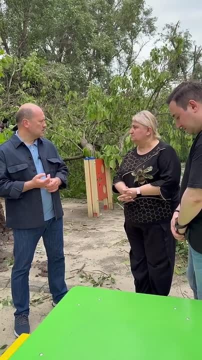 Александр Скрябин: Последствия разгула стихии устраняют и на территориях социальных объектов