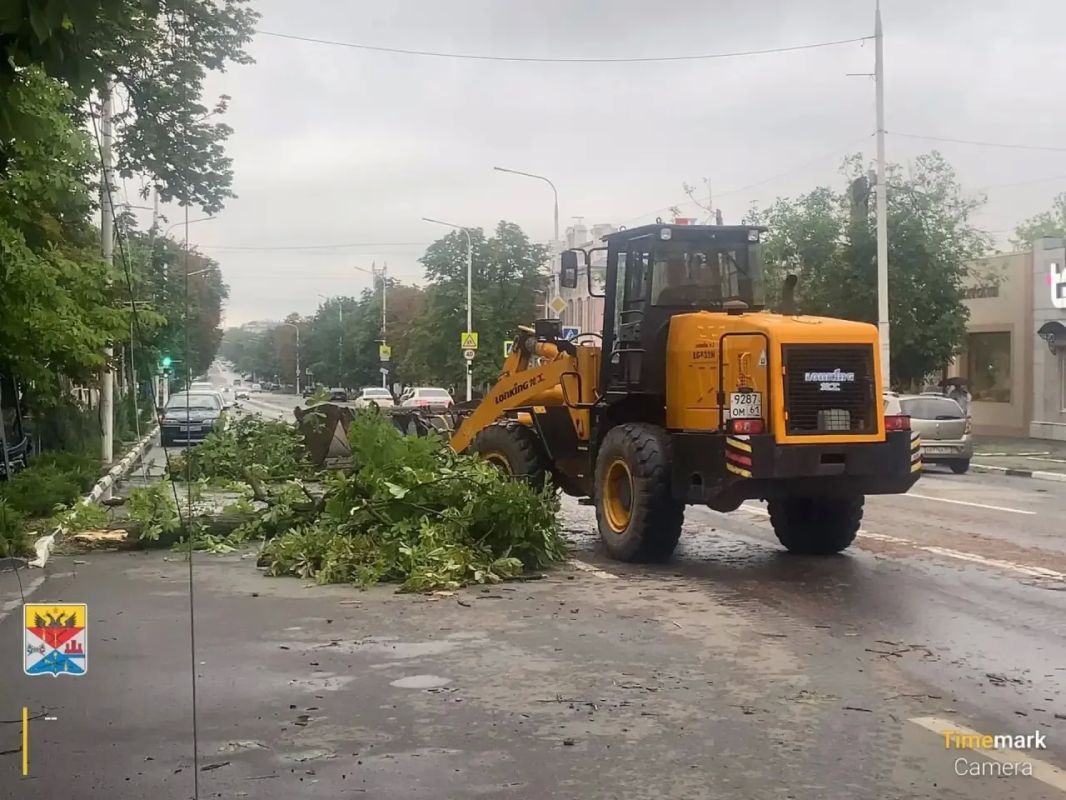 Ситуация в городе остаётся напряжённой изза последствий непогоды Ситуация в городе остаётся напряжённой изза последствий непогоды