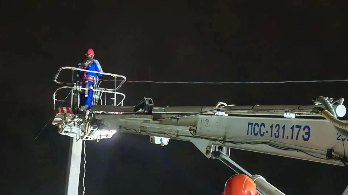 Энергетики восстановили электроснабжение более 60 % потребителей, пострадавших от непогоды в Ростовской области