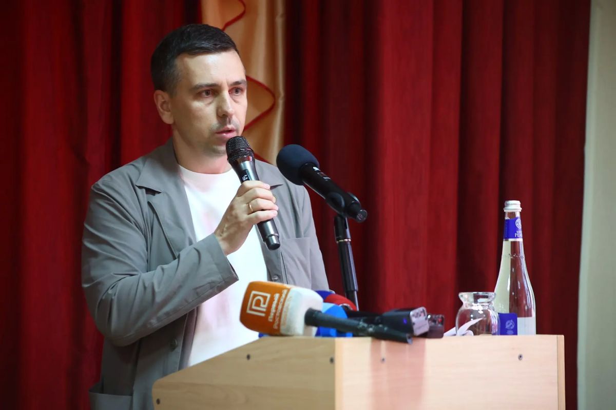 Александр Скрябин: Прошла информационная встреча с жителями многоквартиного дома в Пролетарском районе, пострадавшего в результате атаки БПЛА Александр Скрябин: Прошла информационная встреча с жителями многоквартиного дома в Пролетарском районе, пострадавшего в результате атаки БПЛА