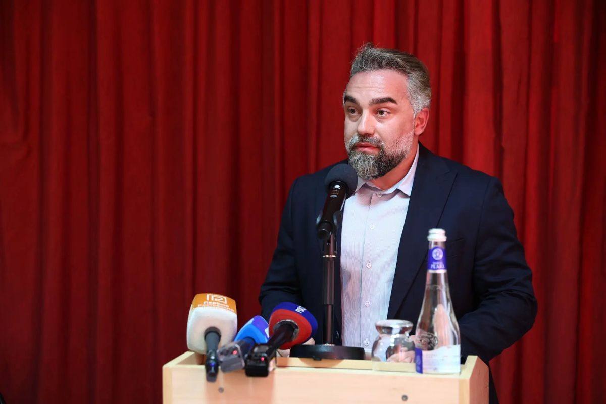 Александр Скрябин: Прошла информационная встреча с жителями многоквартиного дома в Пролетарском районе, пострадавшего в результате атаки БПЛА Александр Скрябин: Прошла информационная встреча с жителями многоквартиного дома в Пролетарском районе, пострадавшего в результате атаки БПЛА