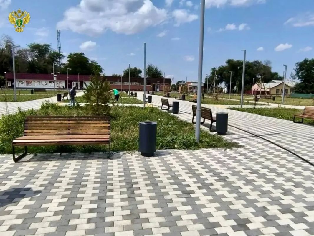 Благоустройство общественной территории в поселке Двуречье Ростовской области должно было завершиться в течение нескольких месяцев, но затянулось на год Благоустройство общественной территории в поселке Двуречье Ростовской области должно было завершиться в течение нескольких месяцев, но затянулось на год