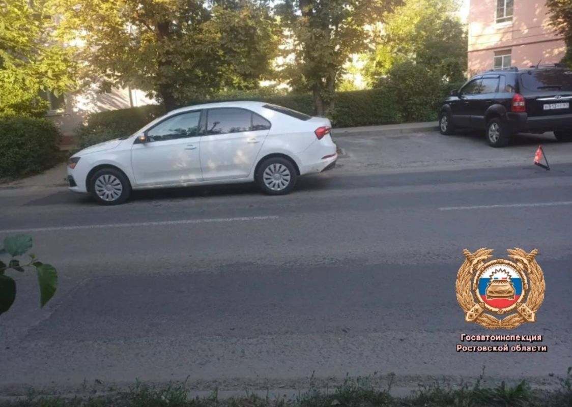 Сотрудники полиции устанавливают обстоятельства ДТП с участием несовершеннолетнего пешехода