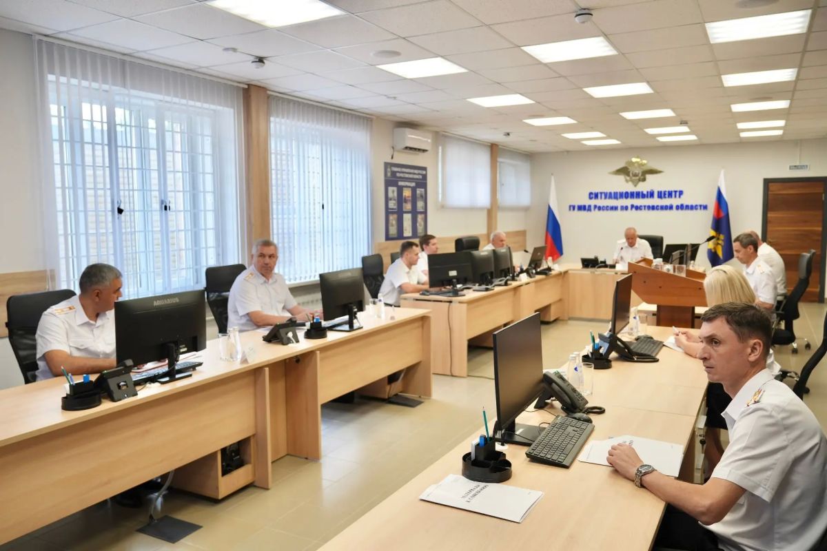 В ходе рабочей поездки заместитель Министра МВД России Александр Кравченко посетил Ситуационный центр ГУ МВД России по Ростовской области