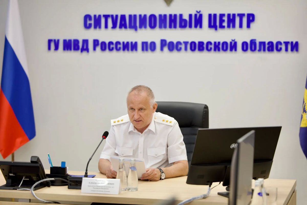 В ходе рабочей поездки заместитель Министра МВД России Александр Кравченко посетил Ситуационный центр ГУ МВД России по Ростовской области В ходе рабочей поездки заместитель Министра МВД России Александр Кравченко посетил Ситуационный центр ГУ МВД России по Ростовской области