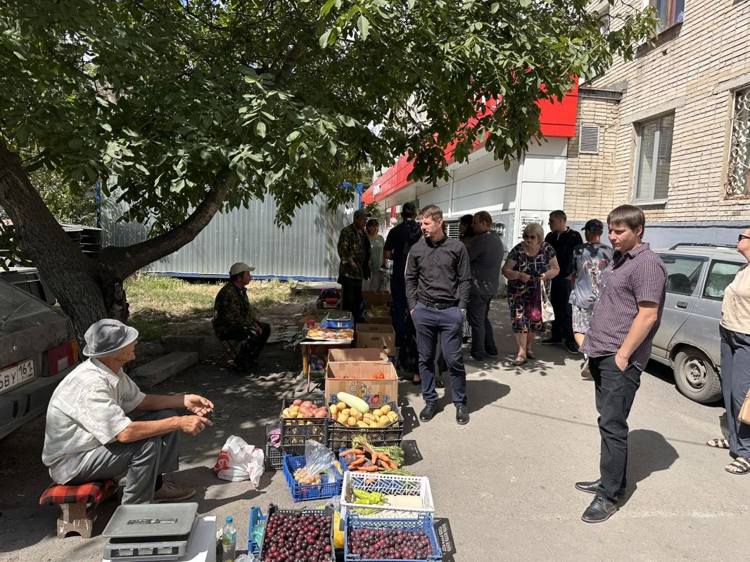 В Новочеркасске продолжается системная работа по наведению порядка в сфере нестационарной и уличной торговли В Новочеркасске продолжается системная работа по наведению порядка в сфере нестационарной и уличной торговли