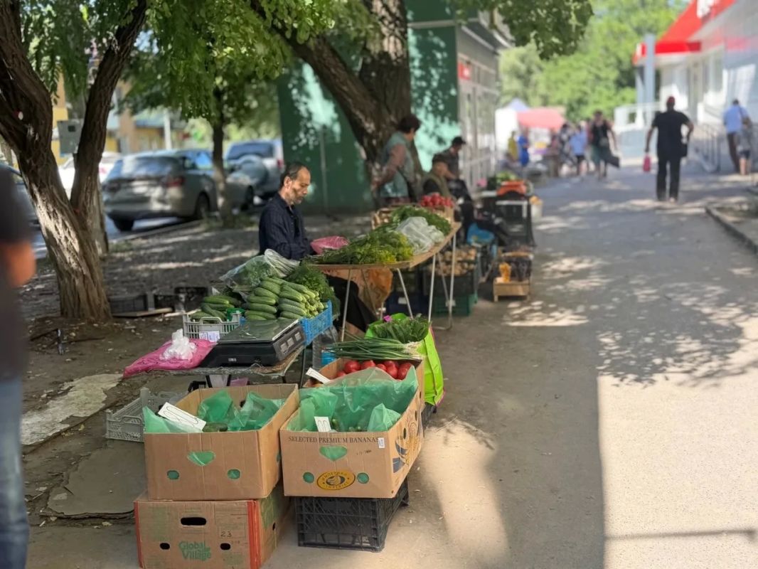 В Новочеркасске продолжается системная работа по наведению порядка в сфере нестационарной и уличной торговли В Новочеркасске продолжается системная работа по наведению порядка в сфере нестационарной и уличной торговли