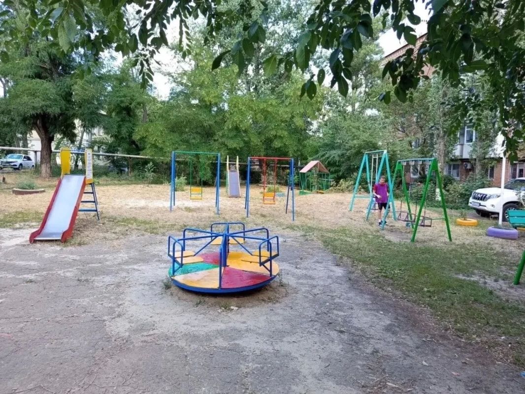 Благоустройство в микрорайоне Горняк: по инициативе жителей обновлена детская площадка Благоустройство в микрорайоне Горняк: по инициативе жителей обновлена детская площадка