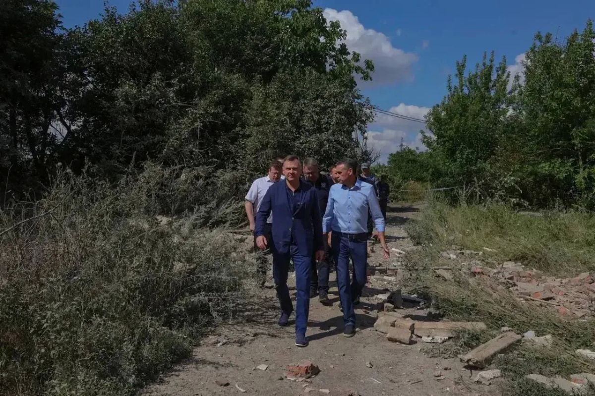 Губернатор Юрий Слюсарь выехал в Гуково на место ночной атаки Губернатор Юрий Слюсарь выехал в Гуково на место ночной атаки