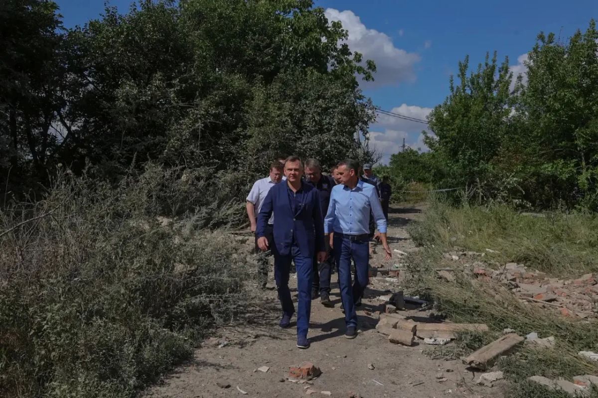 Юрий Слюсарь: Выехал в Гуково на место ночной воздушной атаки, в результате которой был поврежден многоквартирный дом, жители были эвакуированы Юрий Слюсарь: Выехал в Гуково на место ночной воздушной атаки, в результате которой был поврежден многоквартирный дом, жители были эвакуированы