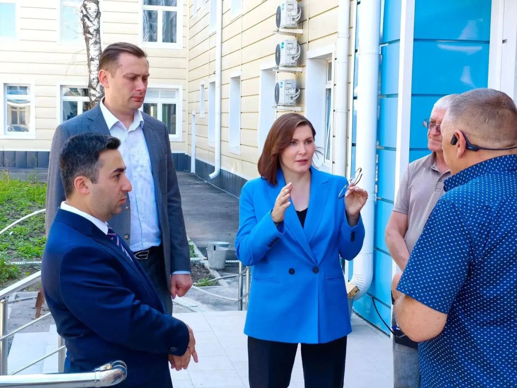 Сегодня провёл рабочую встречу с заместителем губернатора Олесей Борисовной Старжинской и министром здравоохранения Ростовской области Наири Бабиковичем Варданяном